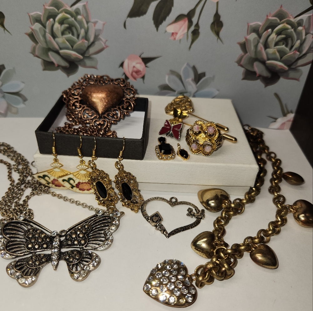 #17, VICTORIAN LOT OF 12 ITEMS, GOLD AND SILVER TONE, GREAT CONDITION